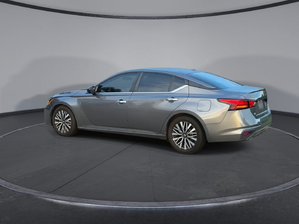 Used 2024 Nissan Altima 2.5 SV FWD image 6