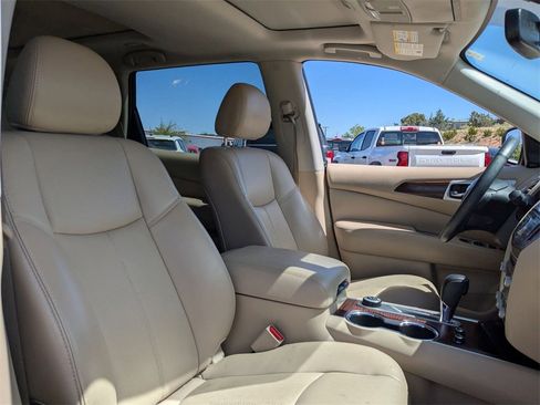 Used 2020 Nissan Pathfinder Platinum image 21