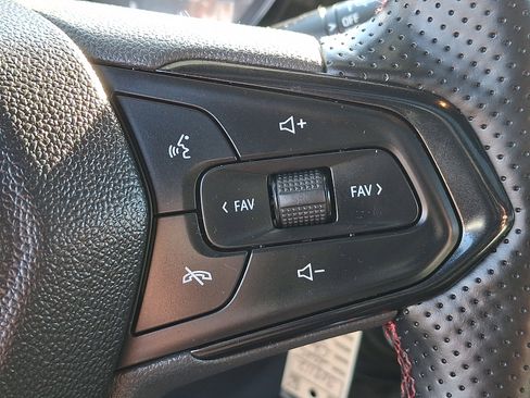 Certified 2025 Chevrolet Trax RS w/ Sunroof Package image 22