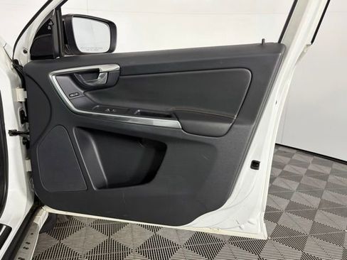 Used 2017 Volvo XC60 T6 Dynamic w/ Advanced Package image 29