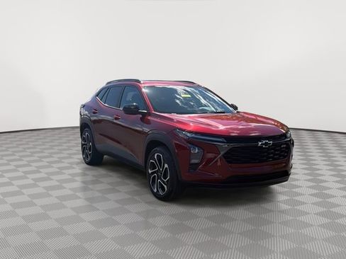 Certified 2024 Chevrolet Trax RS w/ Sunroof Package FWD image 2