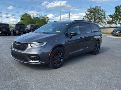 Used 2023 Chrysler Pacifica Touring-L w/ S Appearance Package