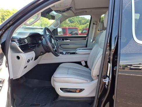 Used 2022 Jeep Grand Wagoneer Series II w/ Convenience Group III AWD/4WD image 4
