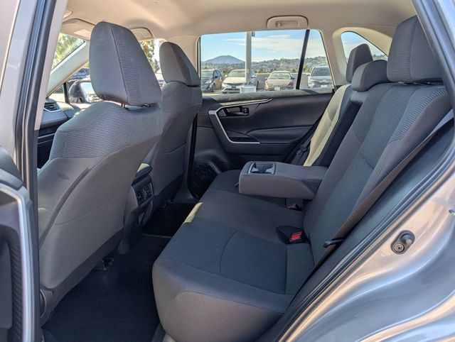 Used 2025 Toyota RAV4 LE AWD/4WD image 12