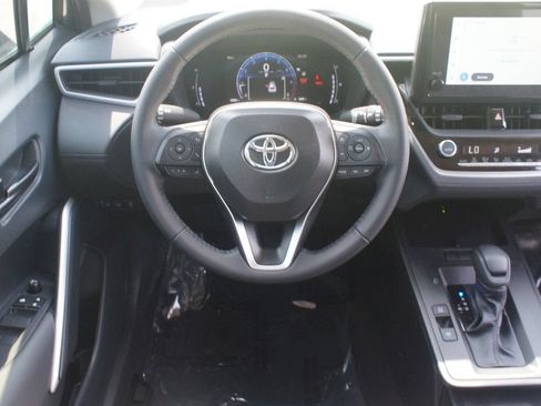 Used 2026 Toyota Corolla Cross LE FWD image 5