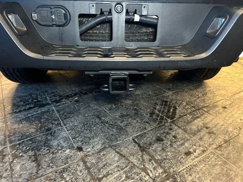 Used 2022 Toyota Tacoma SR w/ SR Convenience Package RWD image 18