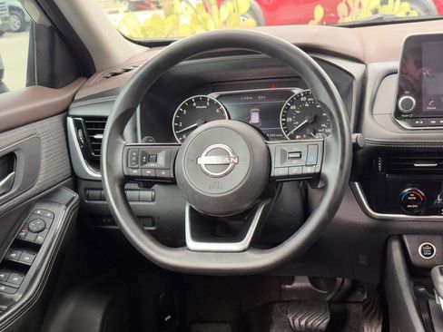 Used 2022 Nissan Rogue SV FWD image 25