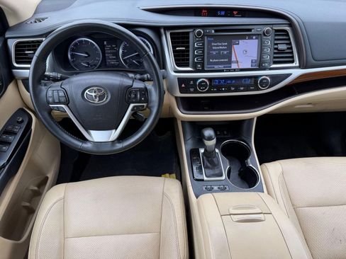 Used 2018 Toyota Highlander Limited AWD/4WD image 25