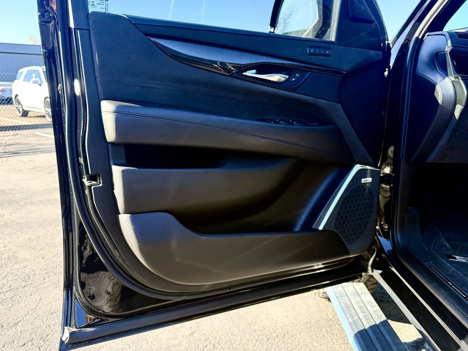 Used 2019 Cadillac Escalade ESV Platinum AWD/4WD image 10