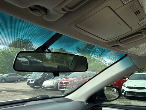 Used 2017 Toyota Camry SE image 30