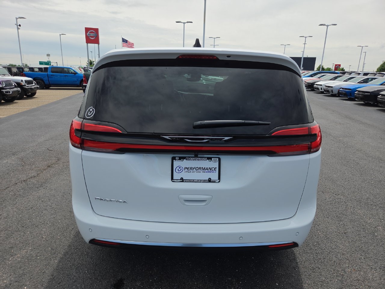 New 2027 Chrysler Pacifica Select w/ Family Tech Group FWD image 6