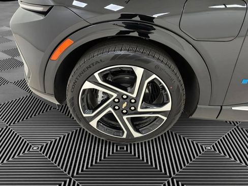 Certified 2024 Chevrolet Equinox EV LT AWD/4WD image 9