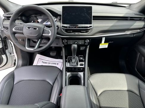 New 2026 Jeep Compass Latitude image 10