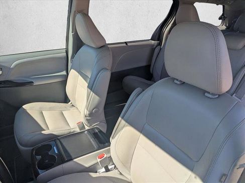 Used 2020 Toyota Sienna XLE Premium image 19
