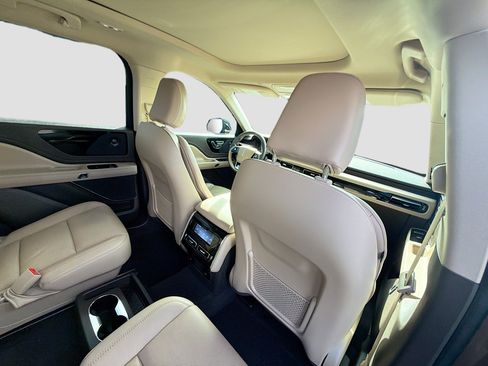 Used 2022 Lincoln Aviator Reserve w/ Elements Package Plus RWD image 30