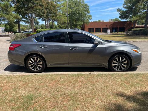 Used 2016 Nissan Altima 2.5 SL w/ Moonroof Package image 6
