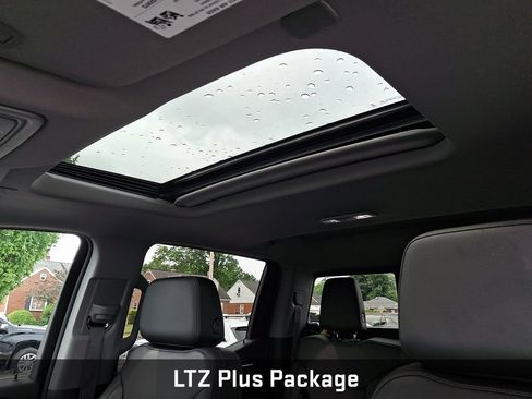 Used 2022 Chevrolet Silverado 1500 LTZ w/ LTZ Convenience Package II AWD/4WD image 19