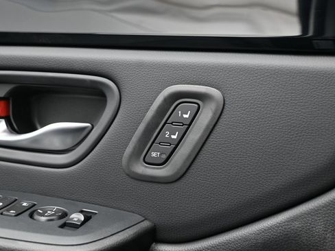 Used 2025 Honda Pilot EX-L image 18