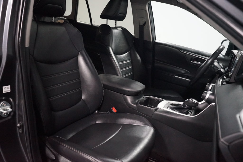 Certified 2022 Toyota RAV4 XLE Premium FWD image 27