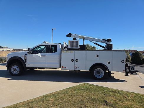 New 2024 Ford F550 4x4 SuperCab Super Duty image 2