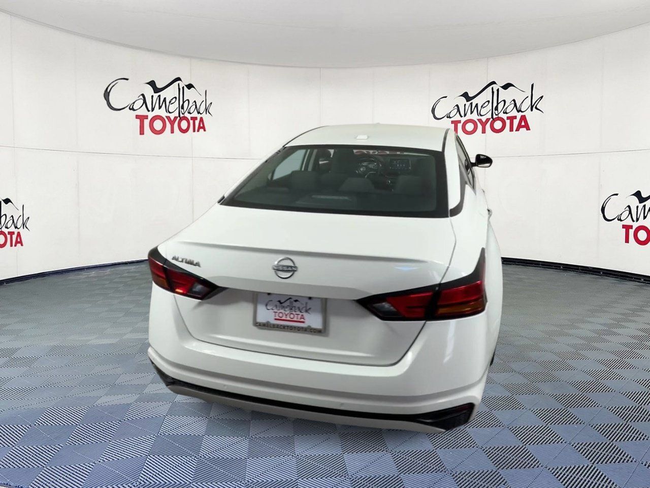 Used 2025 Nissan Altima 2.5 SV FWD image 3