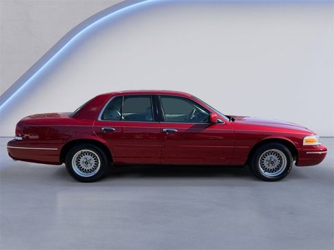 Used 2000 Ford Crown Victoria LX image 2