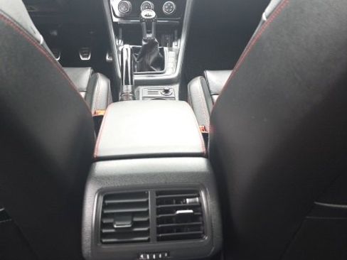 Used 2017 Volkswagen GTI SE image 28