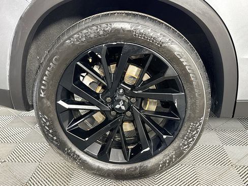 Used 2023 Mitsubishi Outlander SE image 32