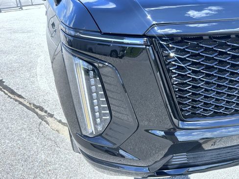 Used 2025 Cadillac Escalade Sport Platinum w/ LPO, ONYX Package AWD/4WD image 10