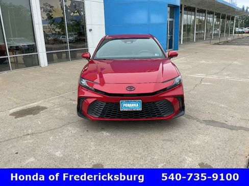 Used 2025 Toyota Camry SE AWD/4WD image 9