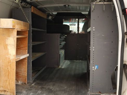 Used 2013 Chevrolet Express 2500 image 32