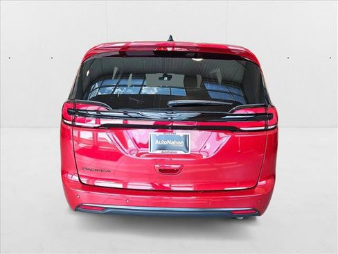 New 2025 Chrysler Pacifica Select w/ Fav Edition Package image 8