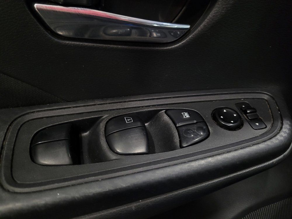 Used 2021 Nissan Versa SV FWD image 27