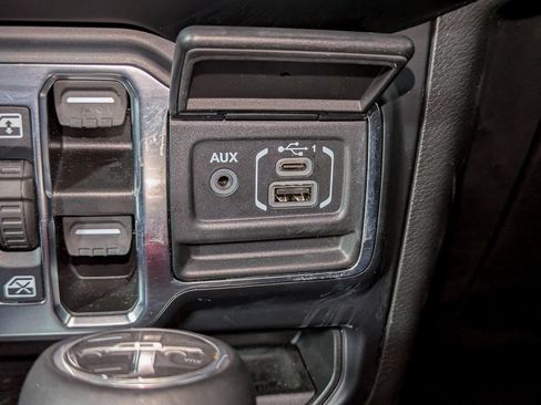 Used 2023 Jeep Gladiator Overland AWD/4WD image 29