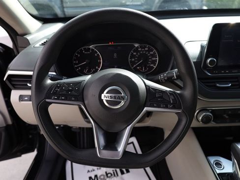 Used 2021 Nissan Altima 2.5 SV FWD image 13