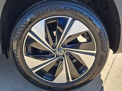 Used 2024 Volkswagen Taos SE image 9