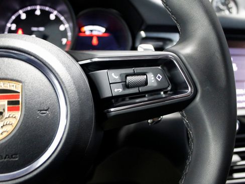 Certified 2025 Porsche Macan image 29