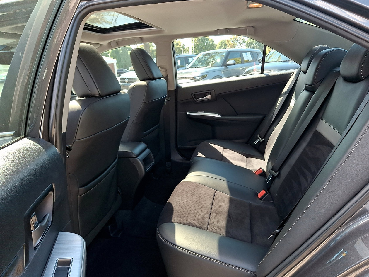 Used 2012 Toyota Camry SE w/ Leather Pkg FWD image 10