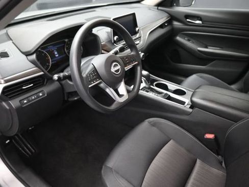 Used 2024 Nissan Altima 2.5 SV FWD image 18