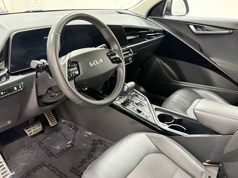 Used 2023 Kia Niro EX Touring FWD image 12