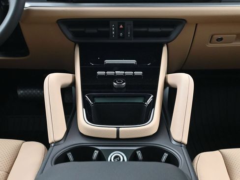 Certified 2026 Porsche Cayenne AWD/4WD image 10