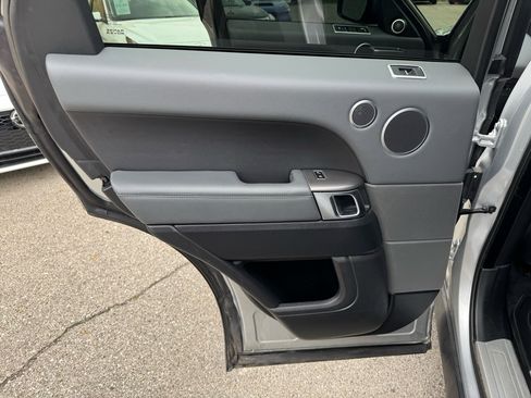 Used 2015 Land Rover Range Rover Sport SE image 14