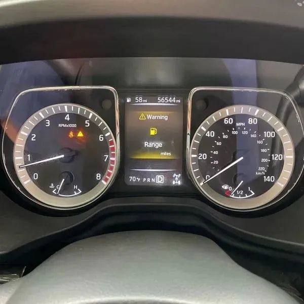Used 2018 Nissan Titan SV AWD/4WD image 28