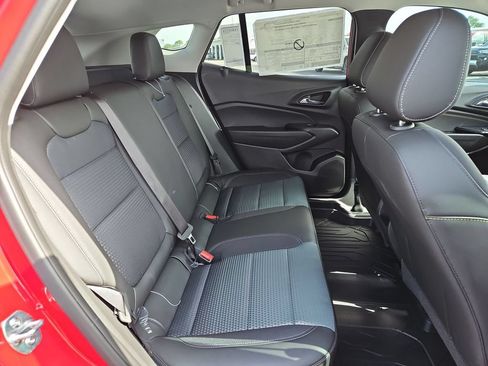 Used 2026 Chevrolet Trax LT w/ LT Convenience Package FWD image 18