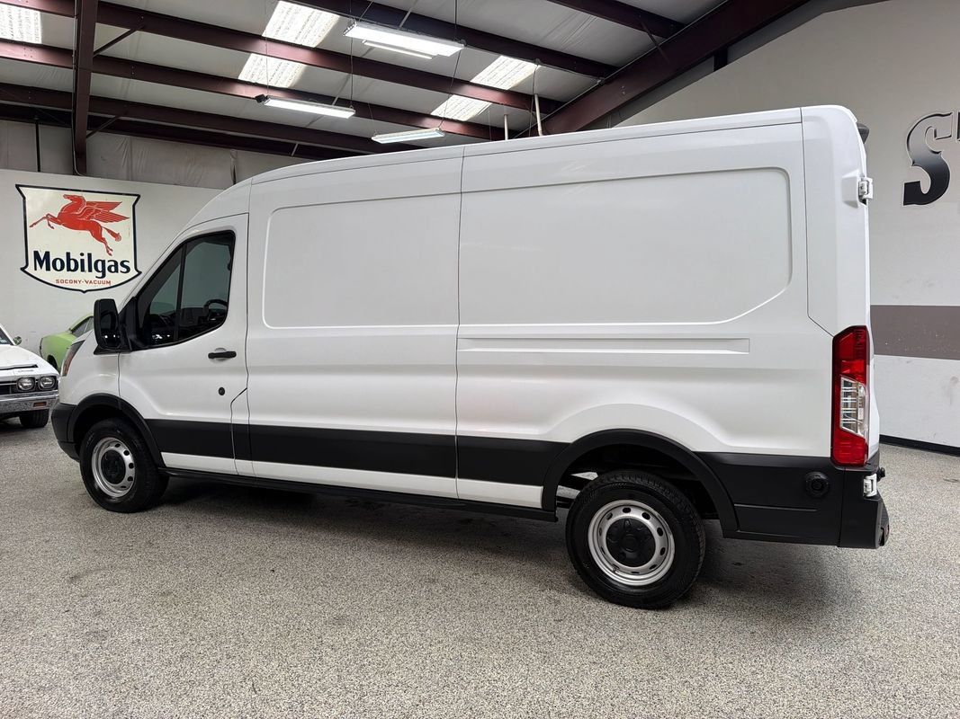 Used 2019 Ford Transit 250 148 Medium Roof RWD image 4