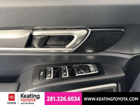 Used 2025 Kia Telluride S AWD/4WD image 12