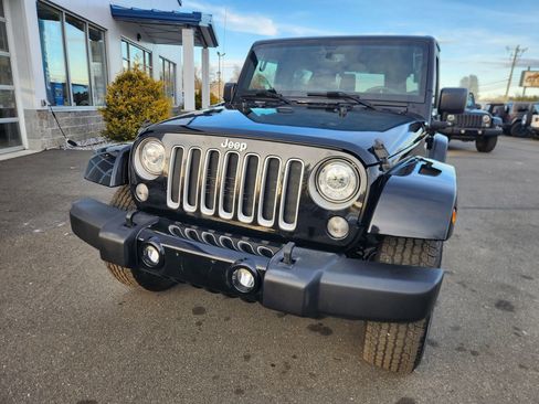Used 2017 Jeep Wrangler Sahara image 3