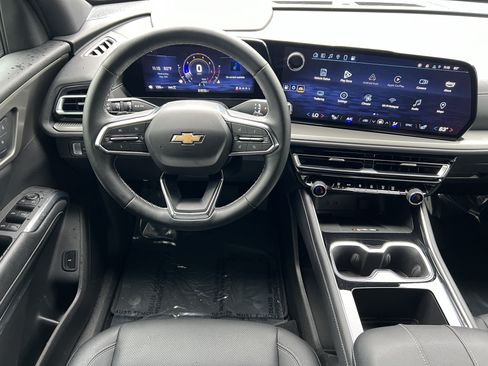 Used 2025 Chevrolet Traverse LT AWD/4WD image 35