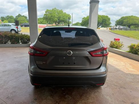 Used 2020 Nissan Rogue Sport S FWD image 5