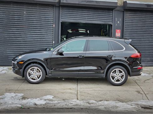 Used 2016 Porsche Cayenne AWD/4WD image 3